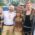 Kisah Bule Jerman Persunting Perempuan Dayak Sanggau, Yulita: Mereka Hormati Budaya Kita