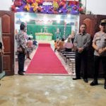 Kapolsek Noyan Pimpin Pengamanan Misa Natal di Gereja Salib Suci Noyan