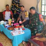 Sinergitas Bhabinkamtibmas dan Babinsa laksanakan Safari Natal kerumah Tokoh Masyarakat