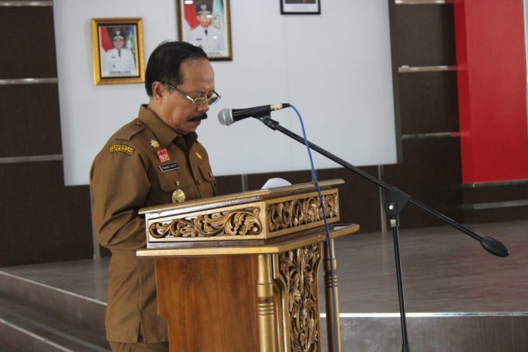 Wabup Menyampaikan Pendapat Akhir Bupati Sanggau Terhadap Tiga Raperda Kabupaten Sanggau TA. 2019