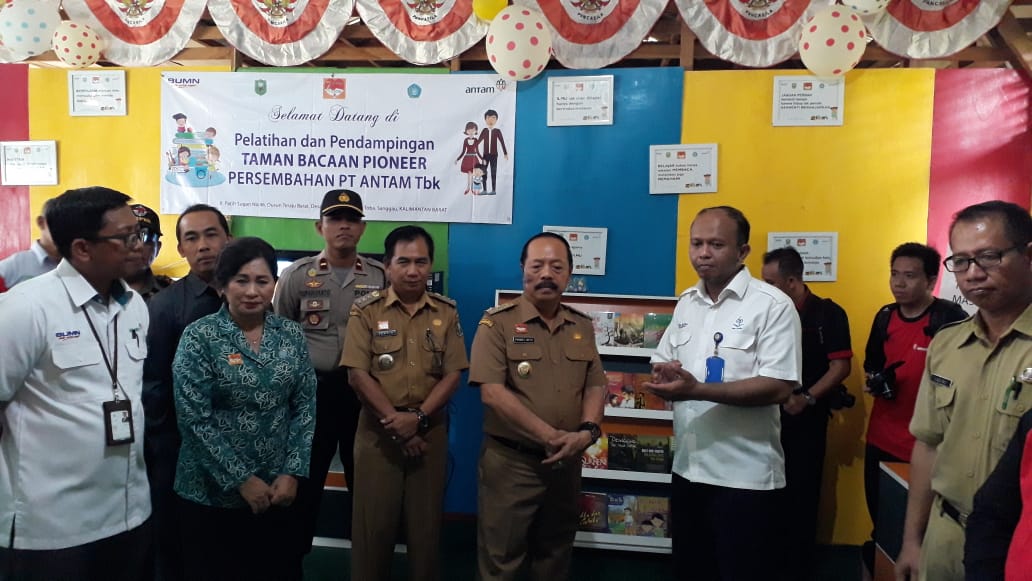 Wabup Sanggau Resmikan Taman Bacaan Masyarakat Pioner PT.Antam
