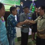 Safari Natal Bersama Jemaat GEPEMBRI Dusun Benua, Pemkab Sanggau Serahkan Bantuan 1,5 Ton Beras