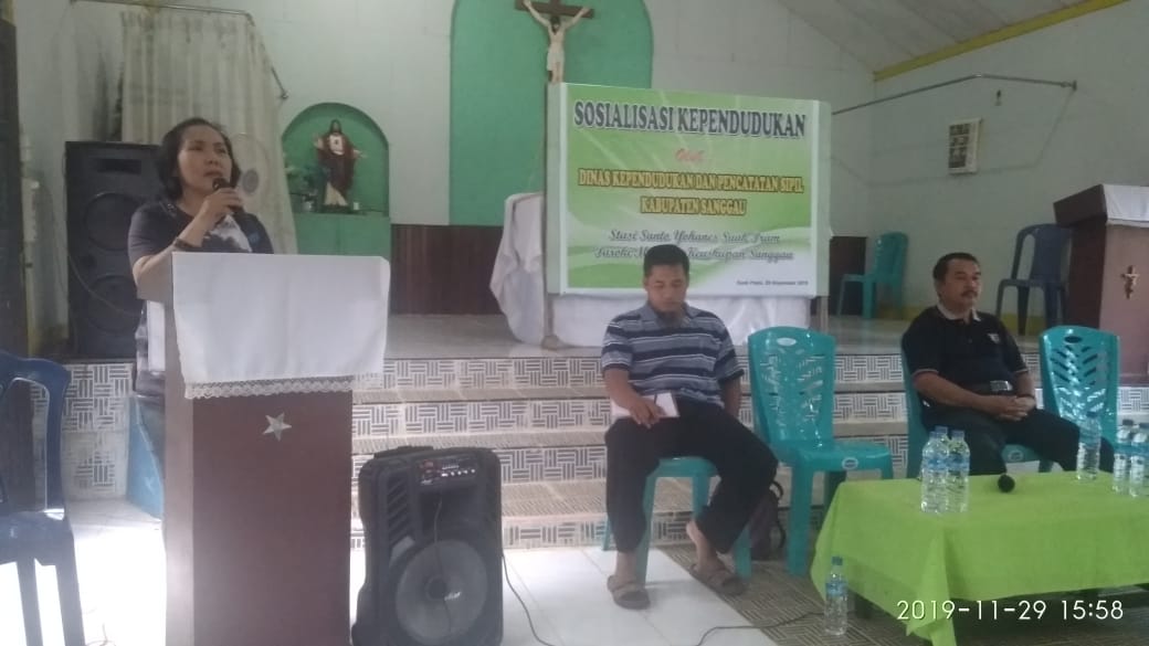 Sosialisasi Administrasi Kependudukan di dusun suak pram, Desa Pampang dua, kecamatan Meliau. Jumat, 29 November 2019