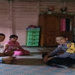 Bhabinkamtibmas Sampaikan Kepada Warganya Tentang Penerimaan Anggota Polri
