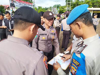 Si Propam Polres Sanggau Laksanakan Pemeriksaan Kelengkapan administrasi Personel