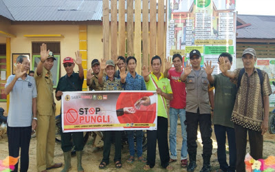 Stop Pungli Brigadir Mardiansyah Sampaikan Menggunakan Spanduk