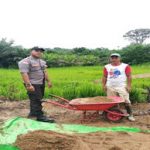 Briptu Ali Solikin Sambang Di Desa Agar Terciptanya Hubungan Yang Baik Dengan  Masyarakat