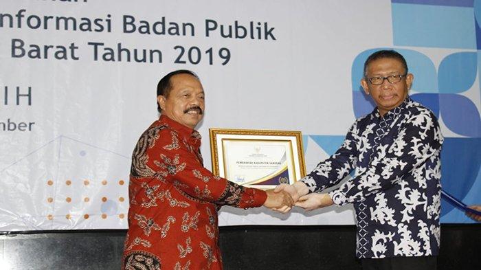 Pemkab Sanggau Raih Peringkat Pertama Sebagai Badan Publik Informatif Tahun 2019