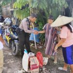 Aipda Budi Nuryantono berikan Bantuan kepada Warganya yang Kurang Mampu