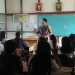 Brigpol Rudi Laksanakan Kegiatan Police Goes To School di SMPN 1 Parindu