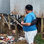 Brigpol Febri  Himbaukan Kepada Warga Agar Tidak Membuang Sampah di Sungai