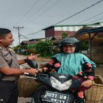 Bhabinkamtibmas Himbau Warga Jaga Keselamatan Dalam Berkendara