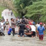 Kapolsek Meliau Cek Lokasi Banjir di Desa Melobok