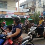 Mencegah Macet Bripka Saprin Gunawan Atur Lalin di Pasar Sentral