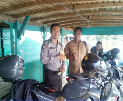 Bripka Saprin Gunawan Laksanakan Kegiatan Patroli di Desa Binaan
