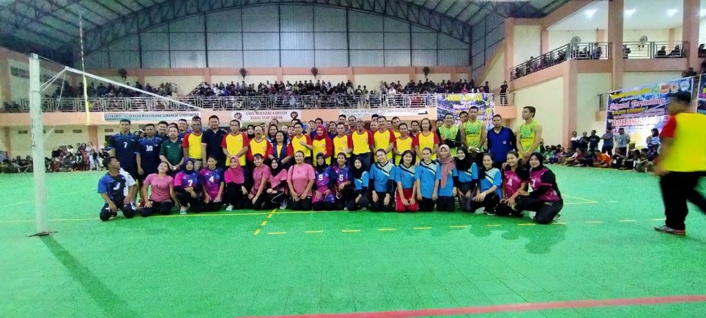 Wakil Bupati Sanggau Tutup open turnament Bola Volly Pasak Sanggau