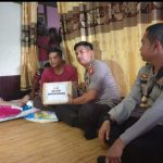 Peduli Sesama, Kapolsek Meliau Serahkan Tali Asih pada Penderita Tumor