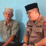 Kapolres Sanggau Takziah Ke Rumah Keluarga Besar Polisi Yang Meninggal Dunia