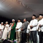 Ribuan Umat Muslim Hadiri Sholawat Dua Negara Bersama Habib Syech di PLBN Entikong
