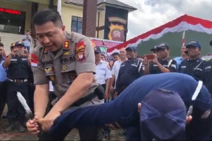 Kapolres Sanggau lumpuhkan penodong bersangkur