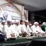 VIDEO: Ribuan Umat Muslim Hadiri Salawat Dua Negara Bersama Habib Syech di PLBN Entikong