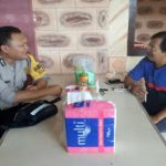 Sambil Patroli Bripka Ariandi Himbau Warganya Jangan Percaya Hoax