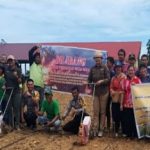Hadirnya Bhabinkamtibmas Dalam Kegiatan Penanaman Perdana Jagung Hibrida di Kecamatan Parindu