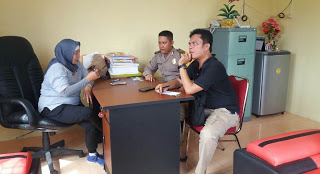 Jelang Pilkades, Bhabinkamtibmas Sambangi Kantor Desa Tanjung Merpati