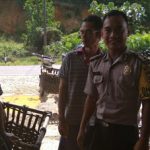 Patroli di Desa Mak Kawing Brigpol Sapto Berikan Himbauan Kamtibmas