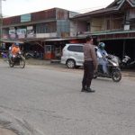 Bripka Sutikno Laksanakan Strong Point di Simpang Duara Sejati Kembayan