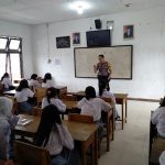 Bhabinkamtibmas Laksanakan Kegiatan Police Goes To School di SMKN 1 Entikong