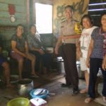 Brigpol Sapto Sambangi Warga Desa Mak Kawing dan Himbau Jangan Terpengaruh Berita Hoax