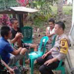 Bersama Bhabinsa, Bripka Deni Irawan Himbau Warga Bijak Menggunakan Medsos