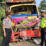 Tabrakan! Truck Versus Bus Sekolah di Tayan, Seorang Siswa Meninggal Dunia