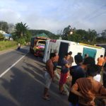 BREAKING NEWS : Truck Bertabrakan dengan Bus Sekolah di Jalan Tayan-Batang Tarang, Seorang Pelajar Dikabarkan Meninggal