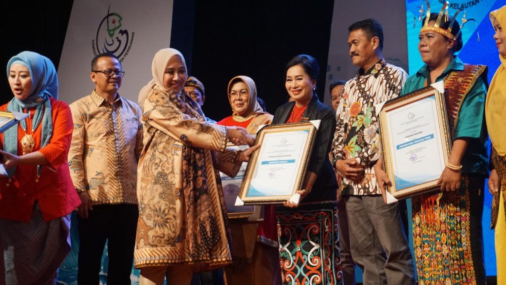 Pemkab Sanggau Terima Penghargaan GEMARIKAN dari Kementerian Kelautan dan Perikanan RI