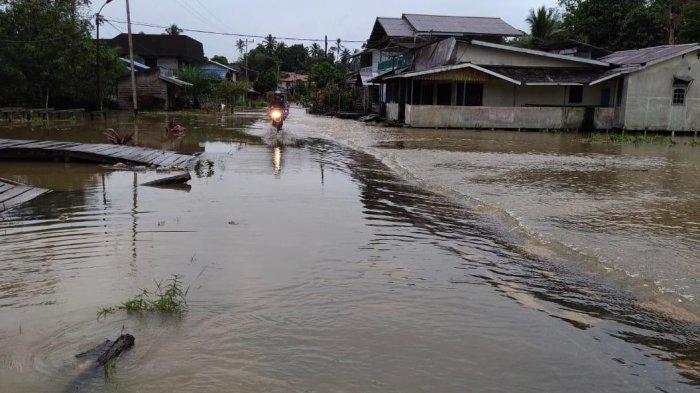 BREAKING NEWS: Banjir Landa Kecamatan Noyan, Sekolah Dasar Diliburkan