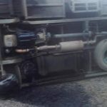 BREAKING NEWS - Laka Truk dan Bus di Jalan Raya Tayan Hilir-Batang Tarang, Bus Ditabrak Saat Mutar