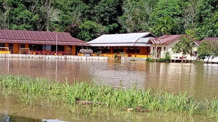 Banjir yang Melanda Noyan Berangsur Surut, Warga: Mulai Surut Turun Sekitar 30 Cm
