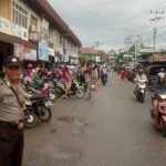 Bentuk Pelayanan Terbaik Bripka Saprin Gunawan Laksanakan Pengaturan Lalulintas di Pasar Sentral