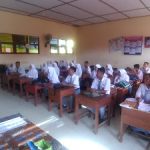 Bripka Gunawan Setiawan Sosialisasikan Penerimaan Anggota Polri di SMA 1 Desa Kawat