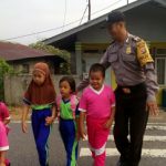 Strong Point Pagi Bripka Saprin Gunawan di Depan SDN 48 Tanjung Kapuas