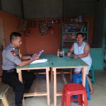 Cegah Berita Bohong Bhabinkamtibmas Sambangi Warga Masyarakat