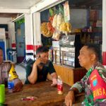 Brigpol Novi Iswandi Bersama Bhabinsa Himbau Warganya Agar Bijak Dalam Bermedsos