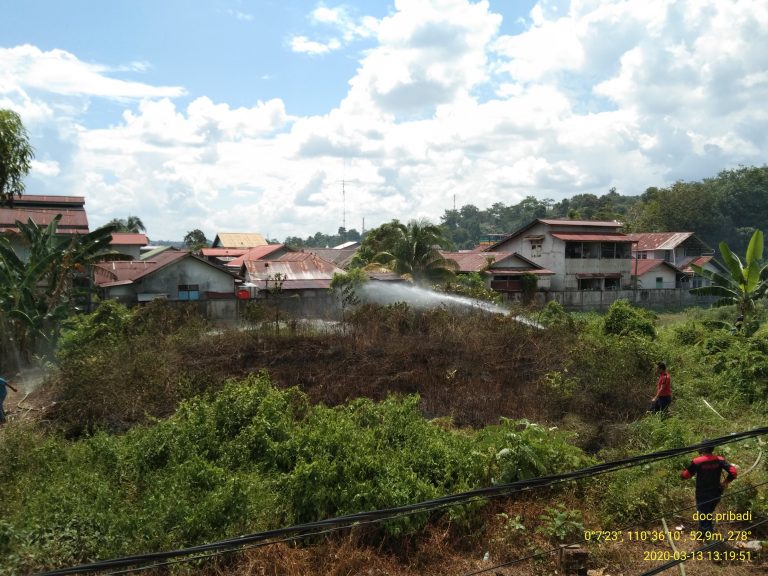 Kebakaran Lahan Kosong Di Jalan Masjid Agung Sanggau