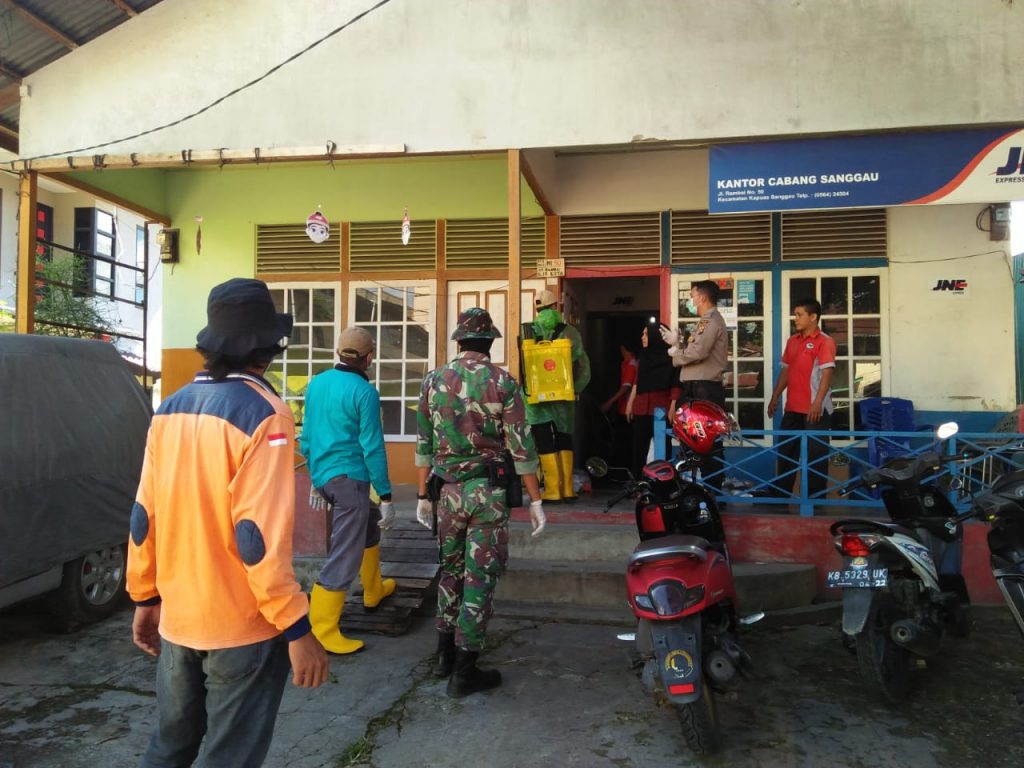 Penyemprotan Disinfectant dilakukan di Kota SANGGAU – Dinas Kesehatan