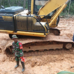 Prajurit TMMD ikut cek kesiapan alat berat