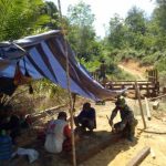 Panas terik tak surutkan semangat gotong royong warga dan prajurit TMMD