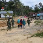 Dilatih bermain rabana, ibu-ibu Dusun Sekura ucapkan terima kasih
