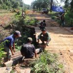 Laksanakan gotong royong usai rehab jembatan